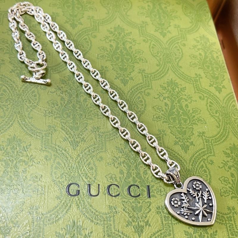 G*u*i necklaces